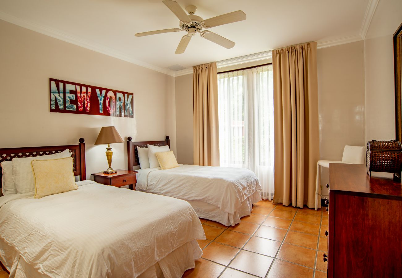 Residencial en Cabo Velas - Elegant 3BR Condo | Bougainvillea | Reserva Conchal Golf Resort