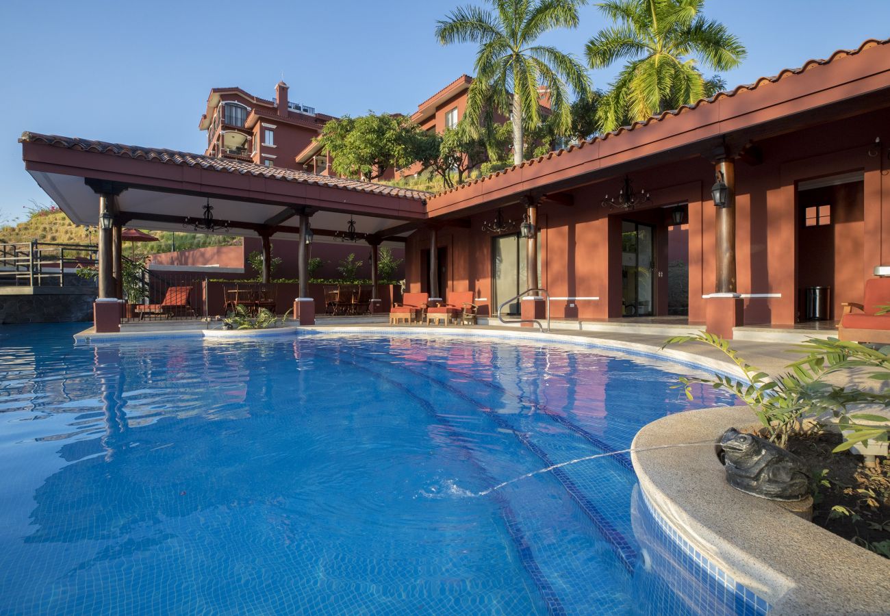 Residencial en Cabo Velas - Tropical 2BR Condo w/ Partial Ocean View | Bougainvillea | Reserva Conchal