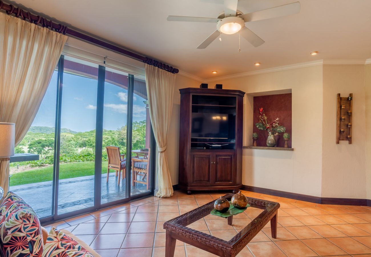 Residencial en Cabo Velas - Tropical 2BR Condo w/ Partial Ocean View | Bougainvillea | Reserva Conchal