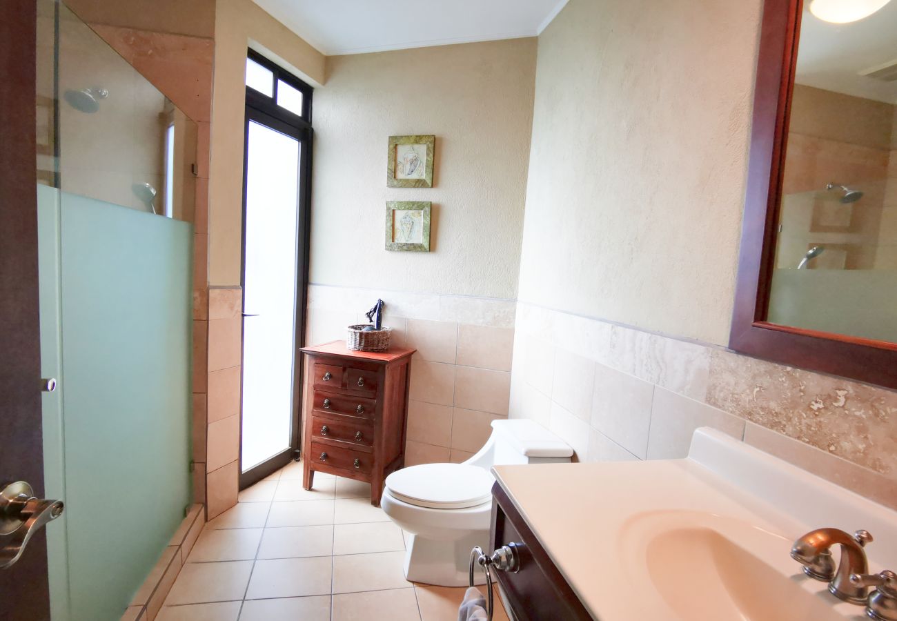 Residencial en Cabo Velas - Tropical 2BR Condo w/ Partial Ocean View | Bougainvillea | Reserva Conchal