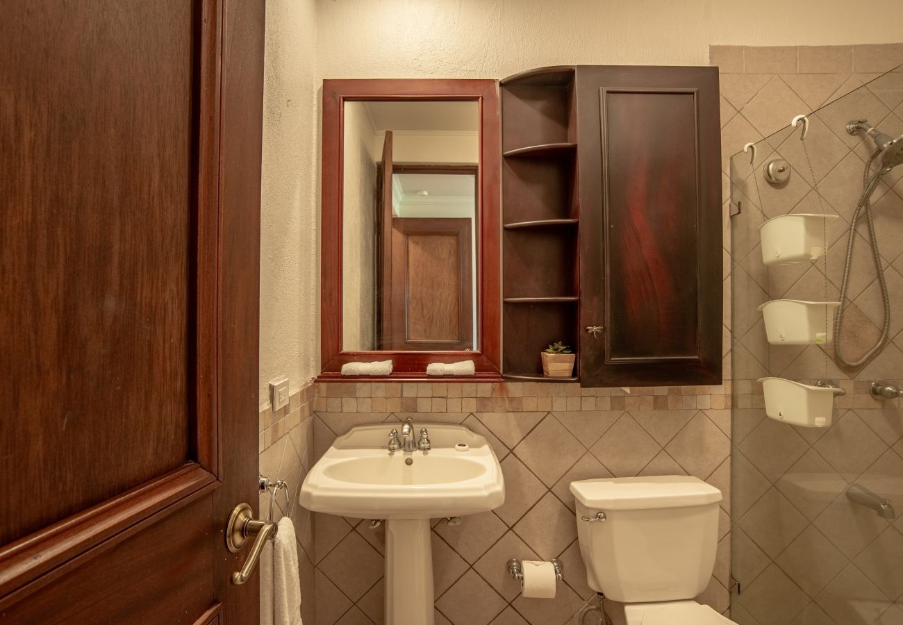 Residencial en Cabo Velas - Spacious 4BR Condo w/ Partial Ocean View | Bougainvillea | Reserva Conchal