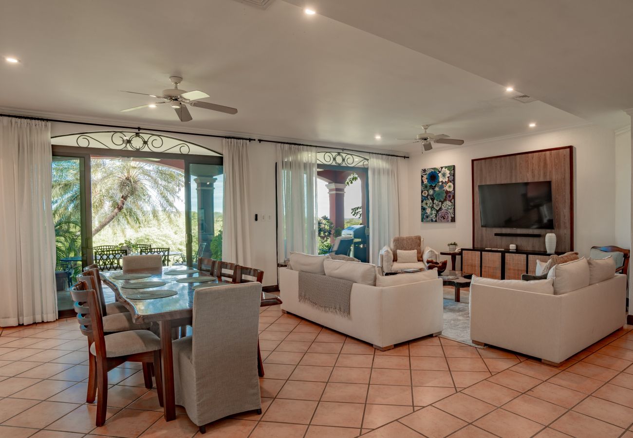 Residencial en Cabo Velas - Spacious 4BR Condo w/ Partial Ocean View | Bougainvillea | Reserva Conchal