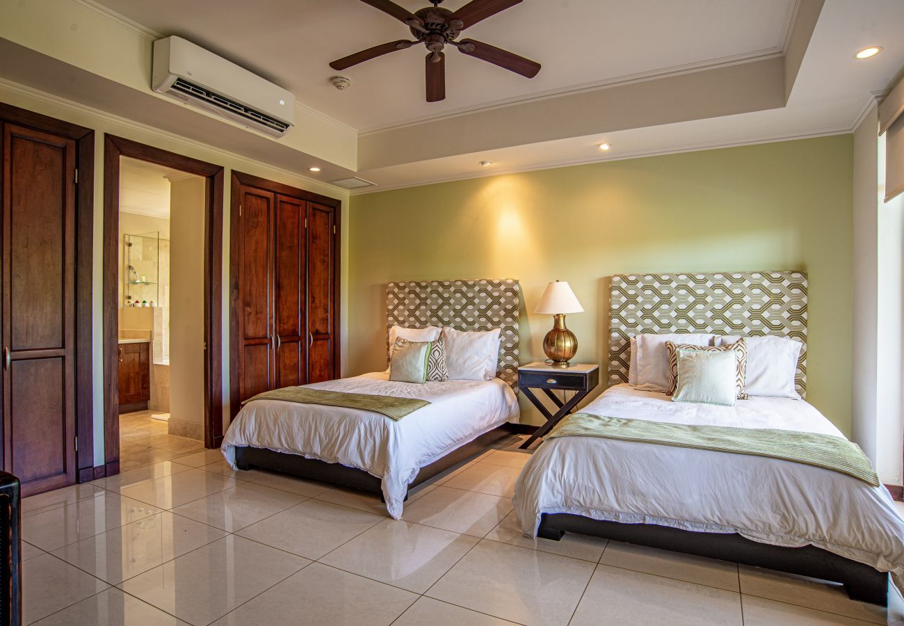 Residencial en Cabo Velas - Adults Only 3BR Condo w/ Partial Ocean View | Carao | Reserva Conchal