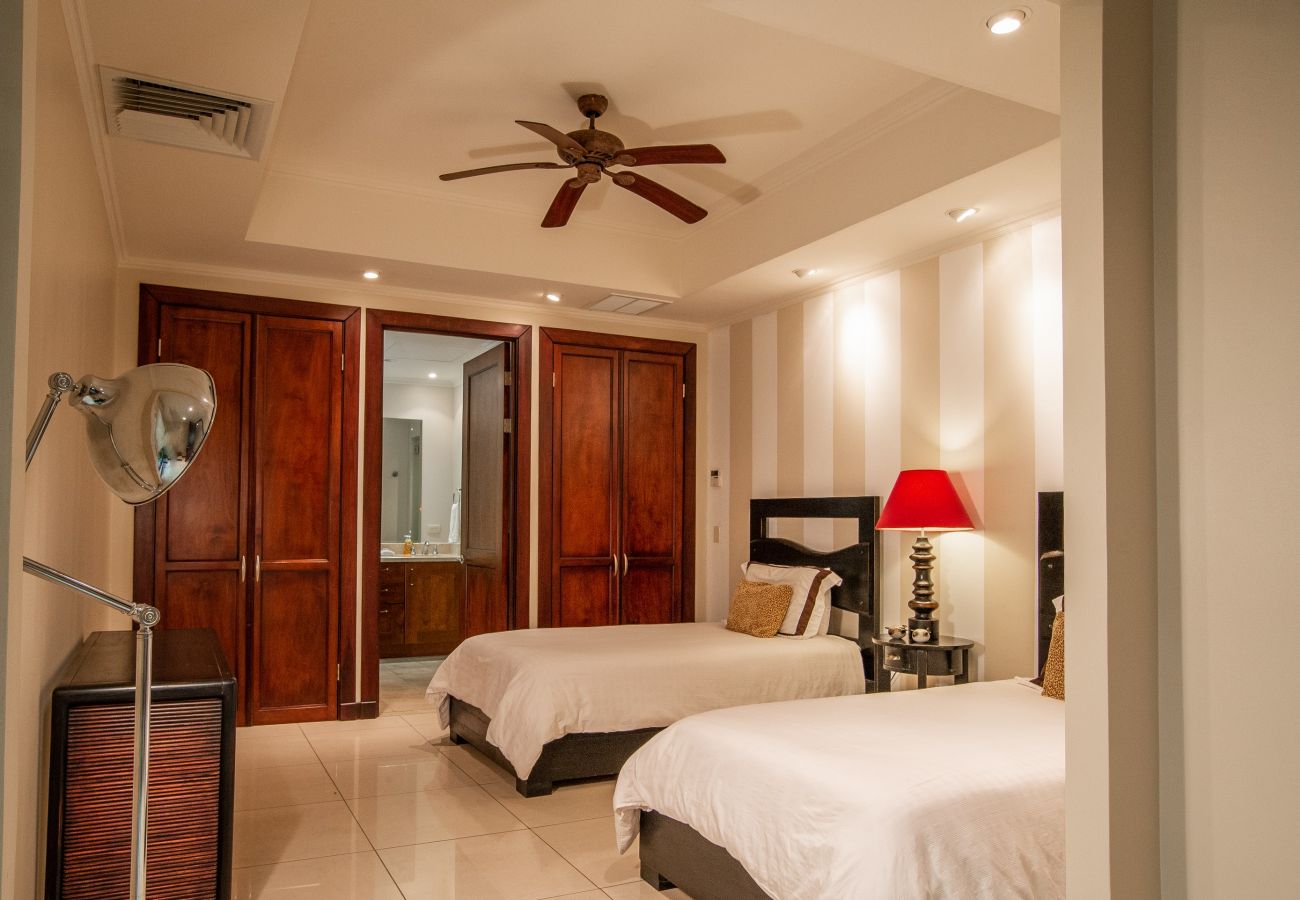 Residencial en Cabo Velas - Adults Only 3BR Condo w/ Partial Ocean View | Carao | Reserva Conchal