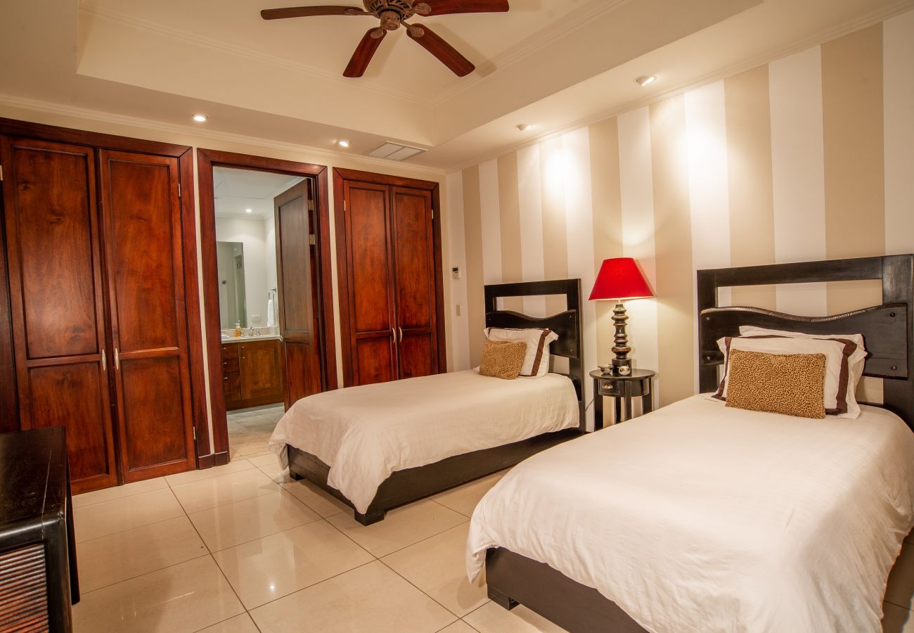 Residencial en Cabo Velas - Adults Only 3BR Condo w/ Partial Ocean View | Carao | Reserva Conchal