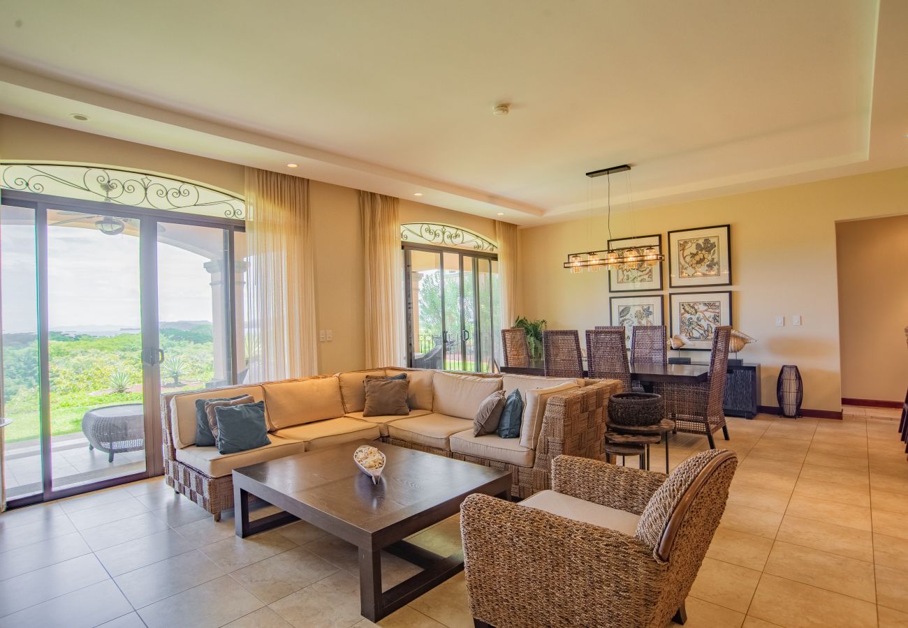 Residencial en Cabo Velas - Spacious 2BR Condo w/ Ocean Glimpse | Jobo | Reserva Conchal Golf Resort