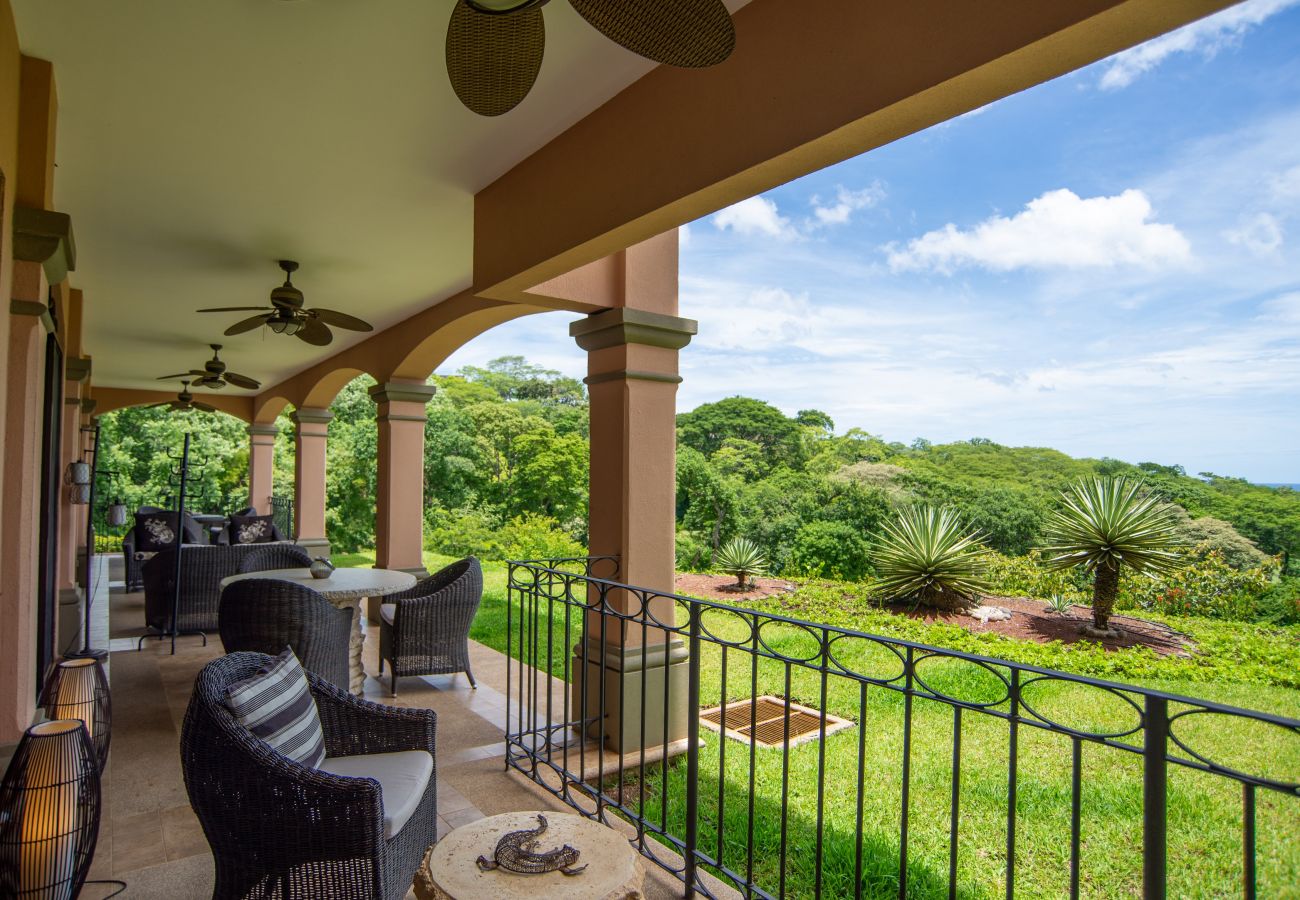Residencial en Cabo Velas - Spacious 2BR Condo w/ Ocean Glimpse | Jobo | Reserva Conchal Golf Resort