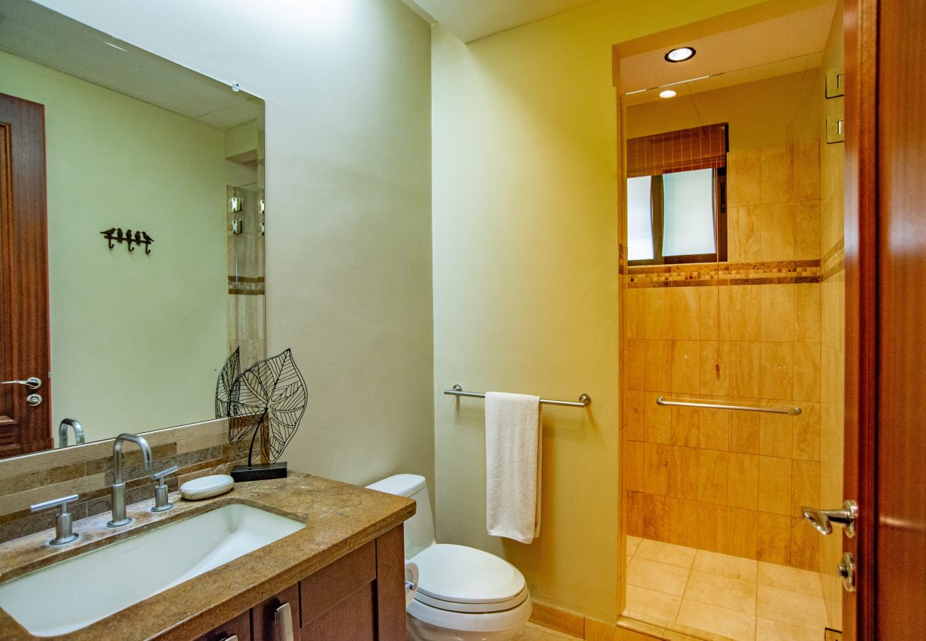 Residencial en Cabo Velas - Spacious 2BR Condo w/ Ocean Glimpse | Jobo | Reserva Conchal Golf Resort