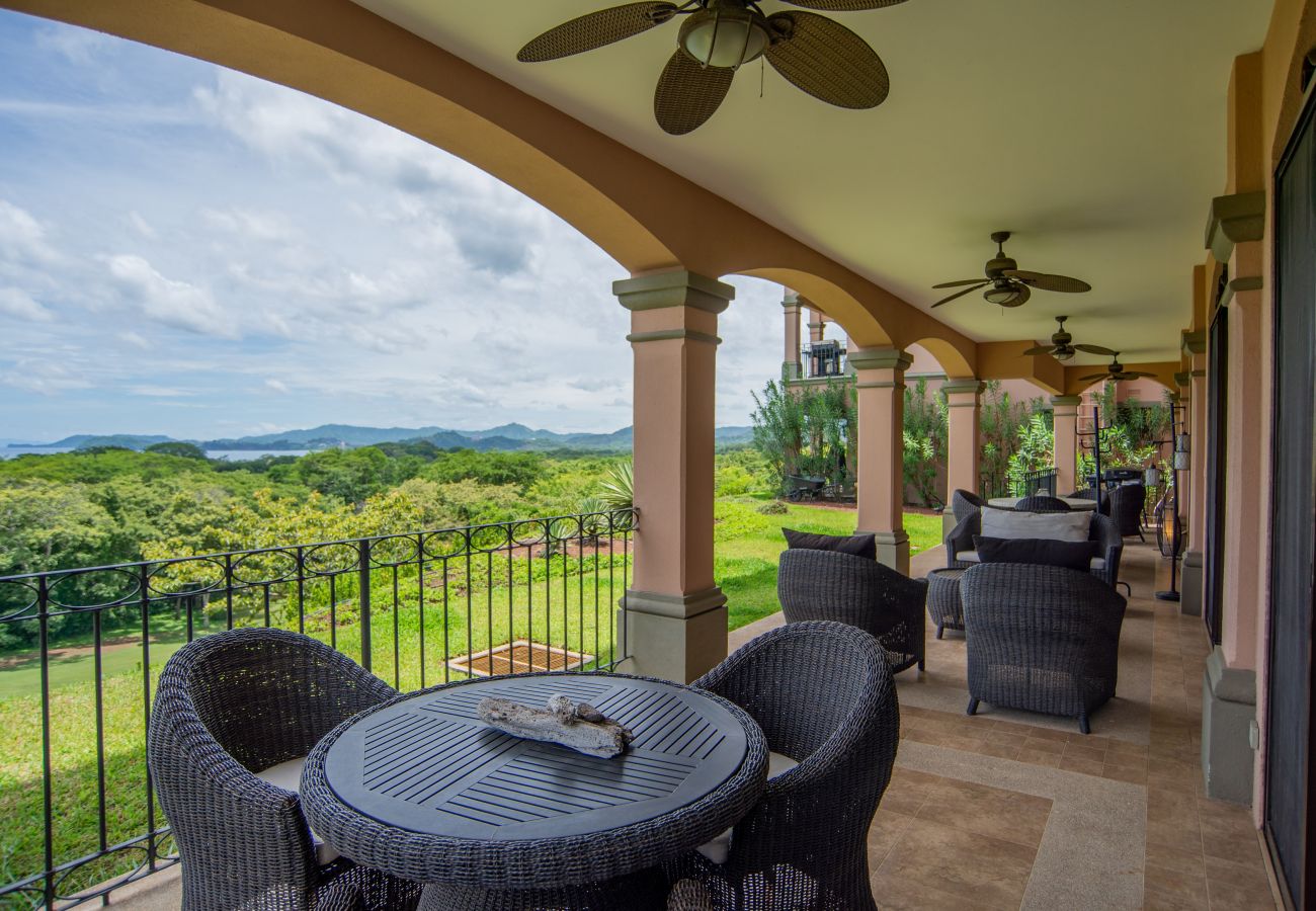 Residencial en Cabo Velas - Spacious 2BR Condo w/ Ocean Glimpse | Jobo | Reserva Conchal Golf Resort