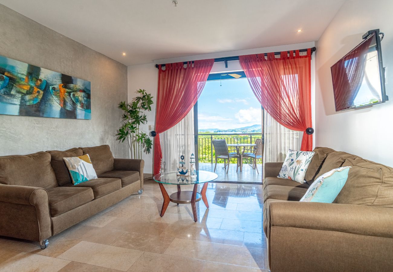Residencial en Cabo Velas - Spacious 2BR Condo w/ Partial Ocean View | Roble Sabana | Reserva Conchal
