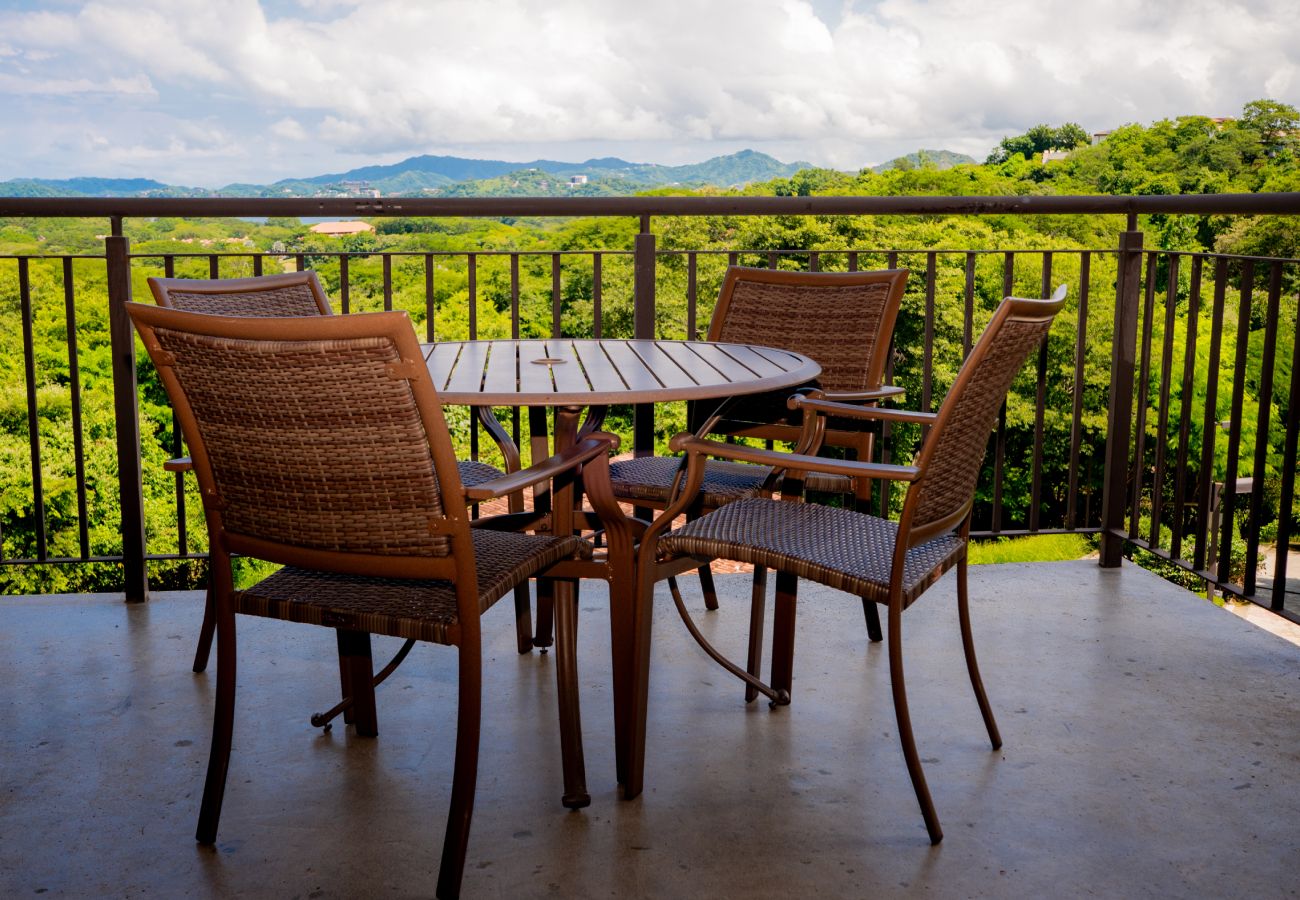 Residencial en Cabo Velas - Spacious 2BR Condo w/ Partial Ocean View | Roble Sabana | Reserva Conchal