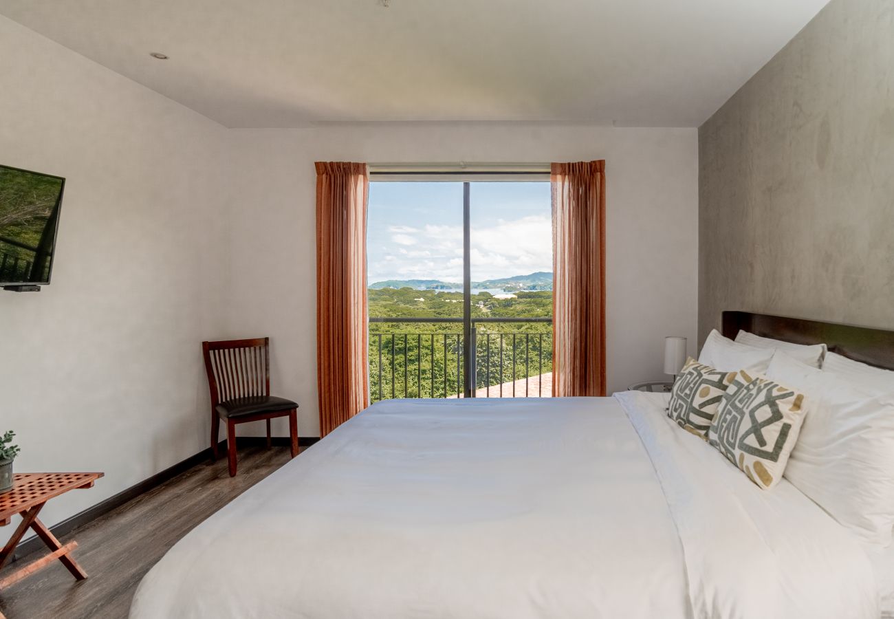 Residencial en Cabo Velas - Spacious 2BR Condo w/ Partial Ocean View | Roble Sabana | Reserva Conchal