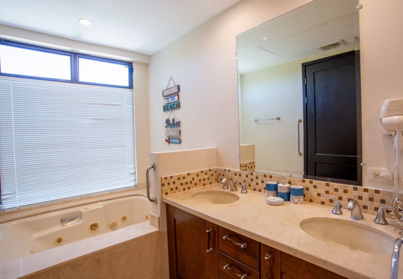 Condominium in Cabo Velas - Adults Only 4BR Penthouse w/ Partial Ocean View | Carao | Reserva Conchal
